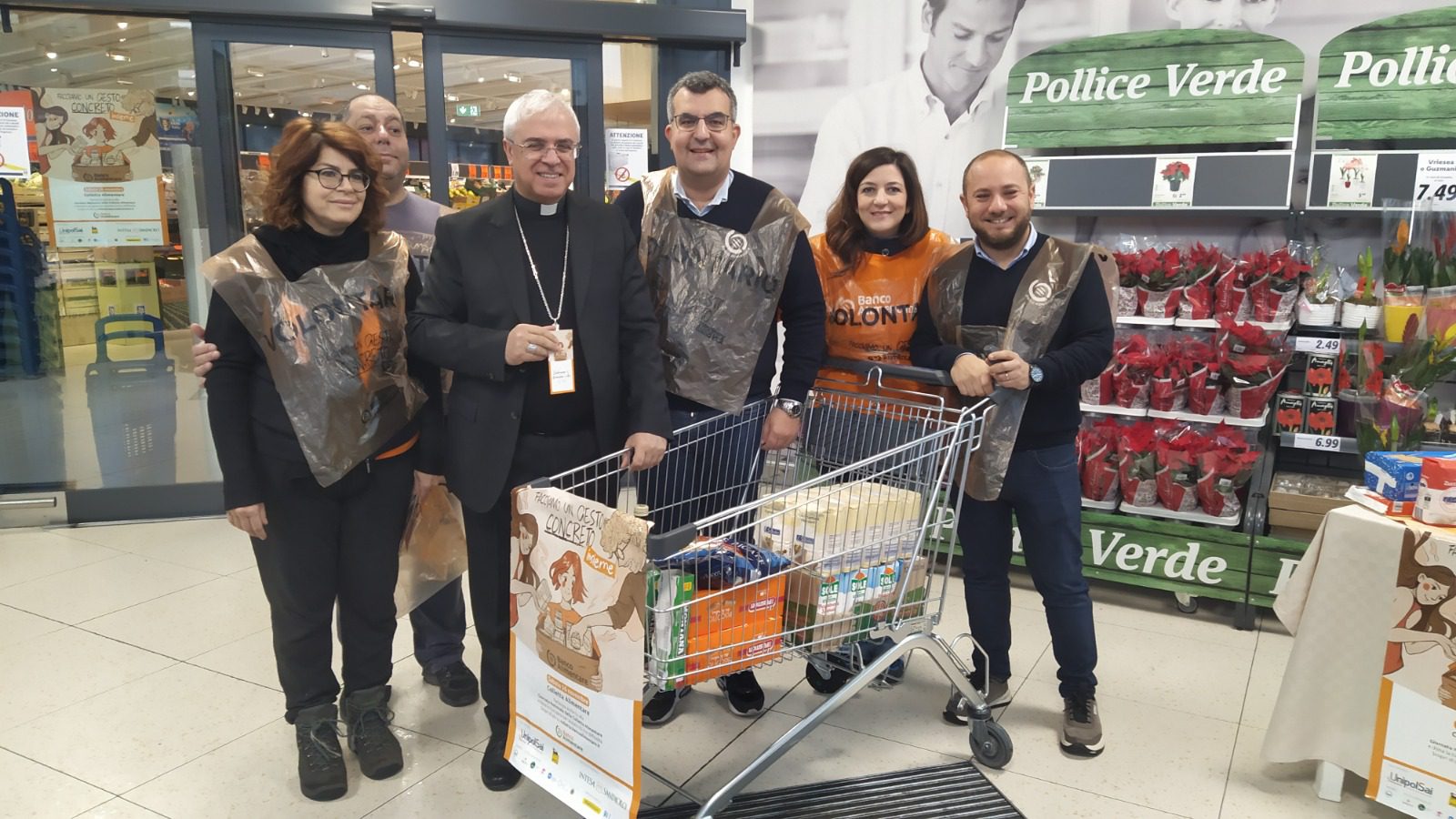 LUIGI RENNA, ARCIVESCOVO DI CATANIA HA PARTECIPATO ALLA COLLETTA22 FACENDO LA SPESA PER CHI È IN DIFFICOLTÀ