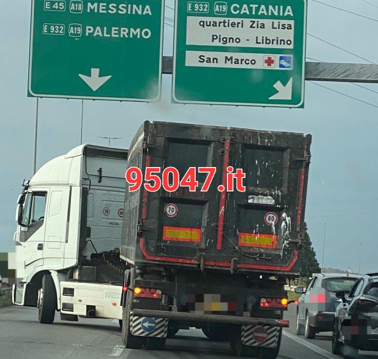 CAMION DI TRAVERSO SULLA TANGENZIALE,  CODE