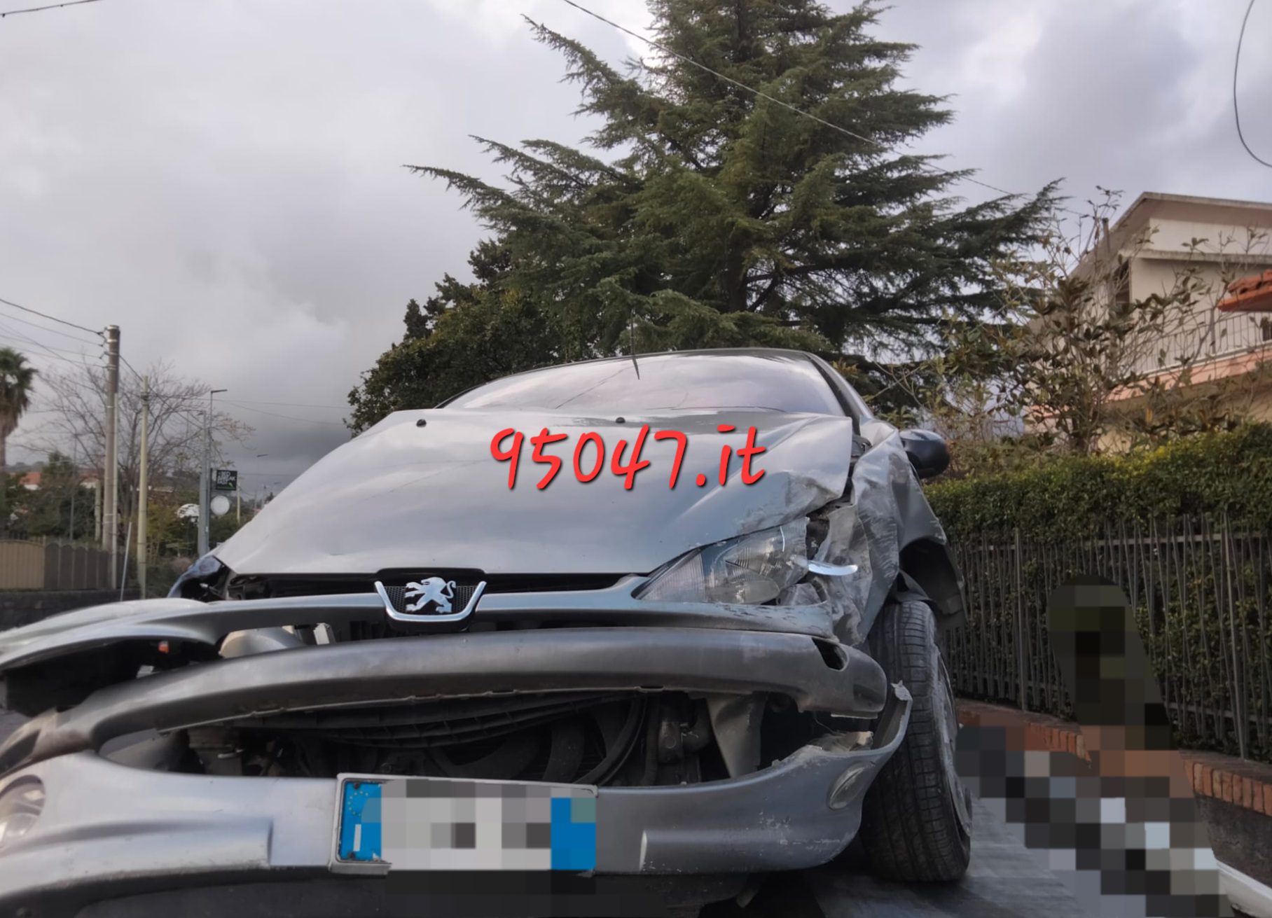 MASCALUCIA. SCONTRO TRA DUE AUTO, FERITA