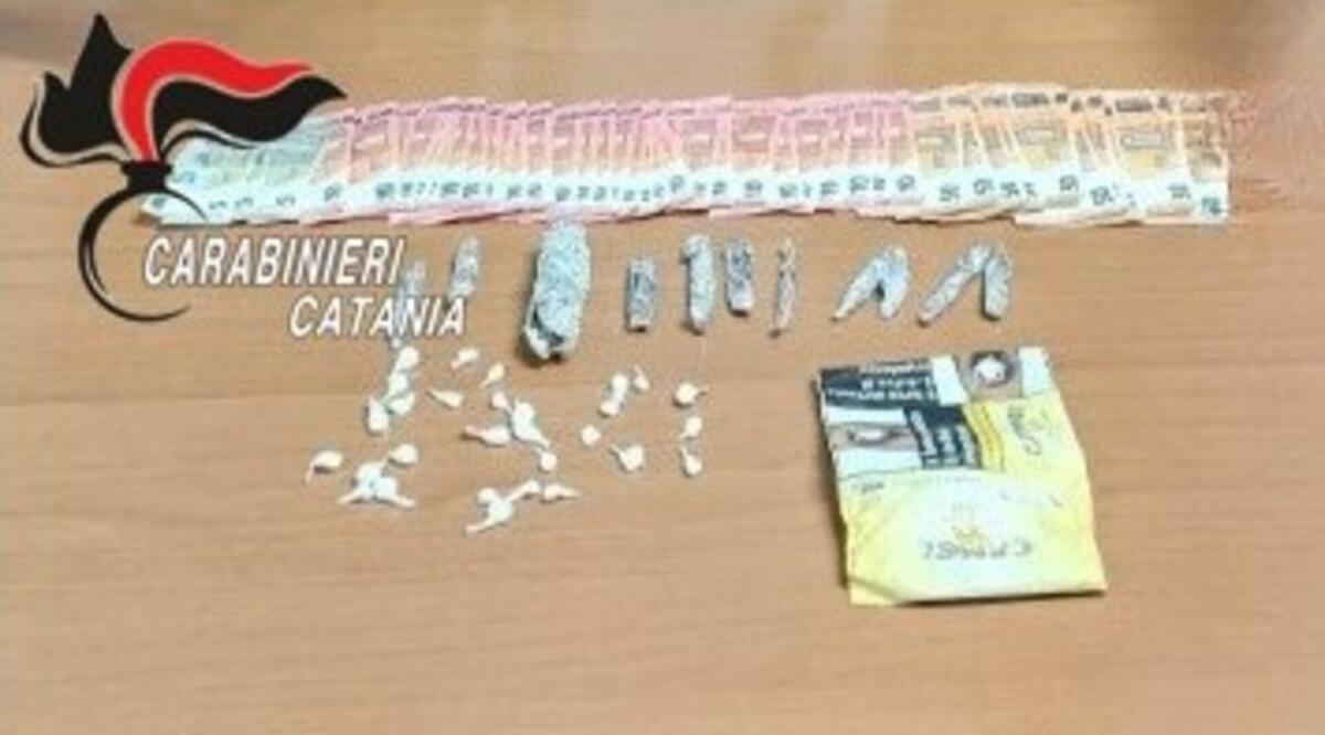 MILITELLO IN VAL DI CATANIA. BECCATO AL TAVOLO DA GIOCO CON LA DROGA NEGLI SLIP: ARRESTATO - 