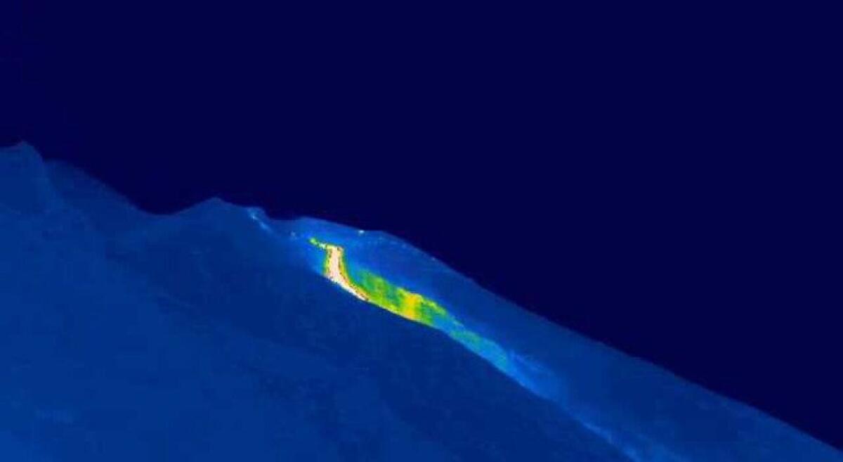 STROMBOLI, NUOVO TRABOCCO LAVICO DAL CRATERE NORD - 