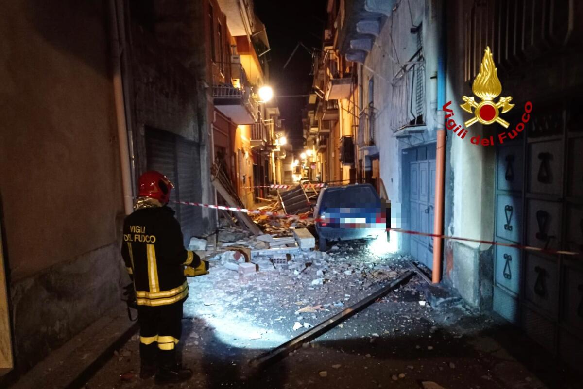 ESPLODE UNA BOMBOLA DI GAS IN UN'ABITAZIONE DI ADRANO. GRAVE 27 ENNE - 