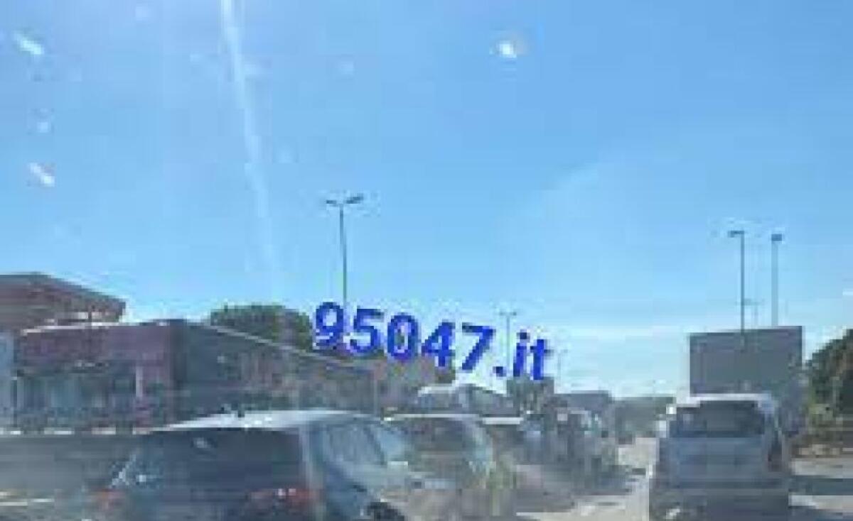 TAMPONAMENTO SULLA SS121 A MISTERBIANCO, LUNGHE CODE - 