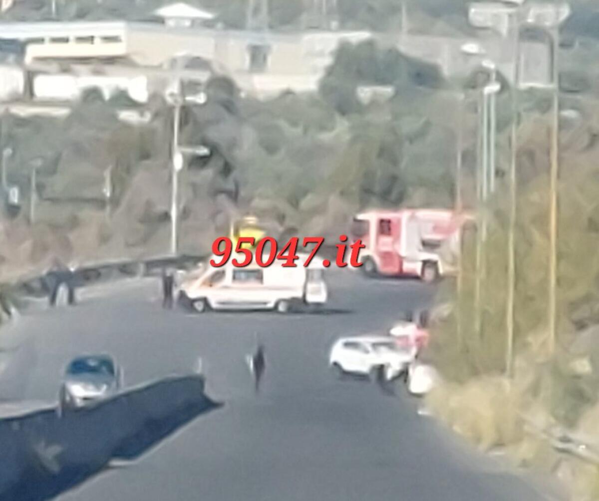 GRAVE INCIDENTE STRADALE NELLA ZONA INDUSTRIALE  DI PIANO TAVOLA, ELISOCCORSO SUL POSTO - 