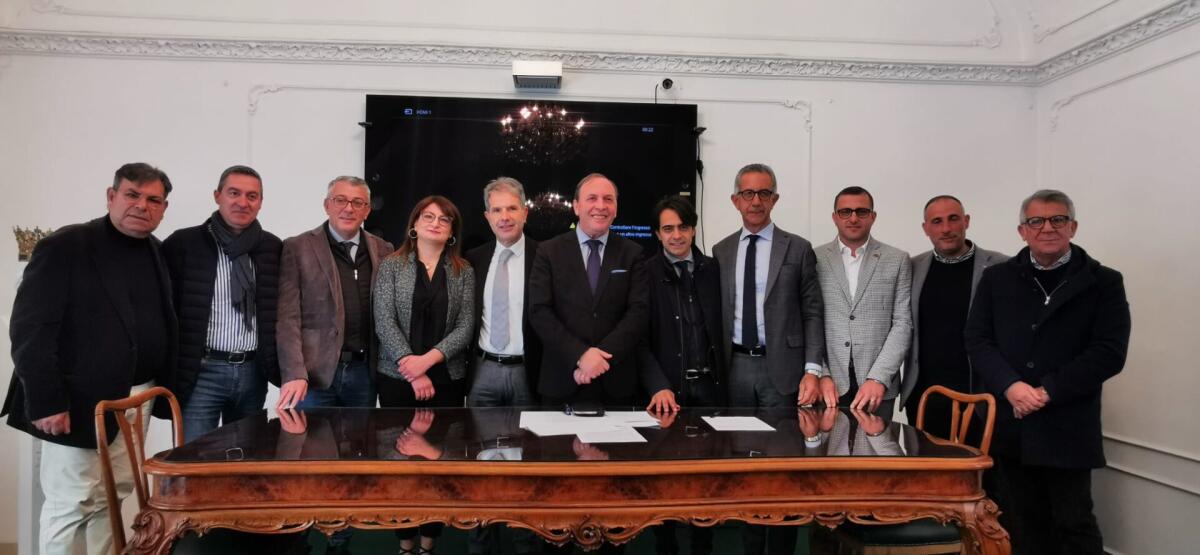 I SINDACI ETNEI FIRMANO UN DOCUMENTO A SOSTEGNO DELLA TRATTA METROPOLITANA PATERNÒ-MISTERBIANCO - 