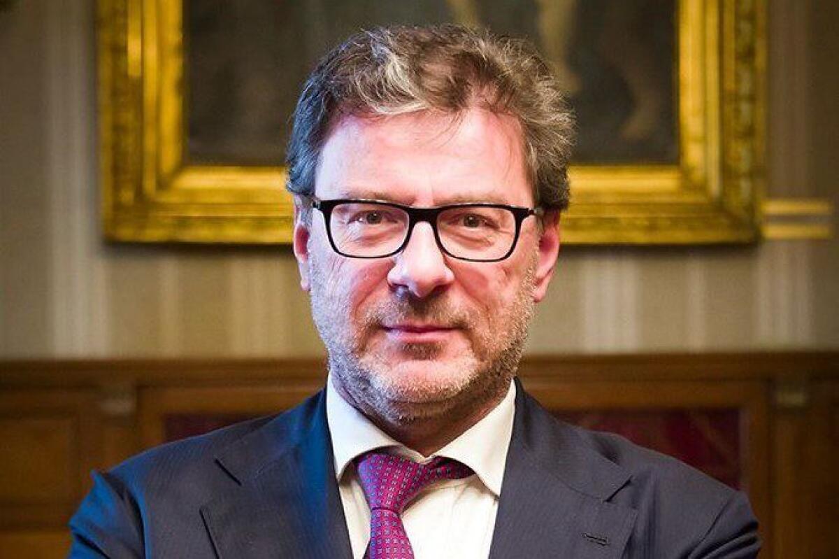 MANOVRA, GIORGETTI: “RDC RIDOTTO A 7 MESI, PENSIONE MINIMA A 600 EURO PER OVER 75, I TASSI DEI MUTUI POTRANNO TORNARE DA VARIABILI A FISSI" - 