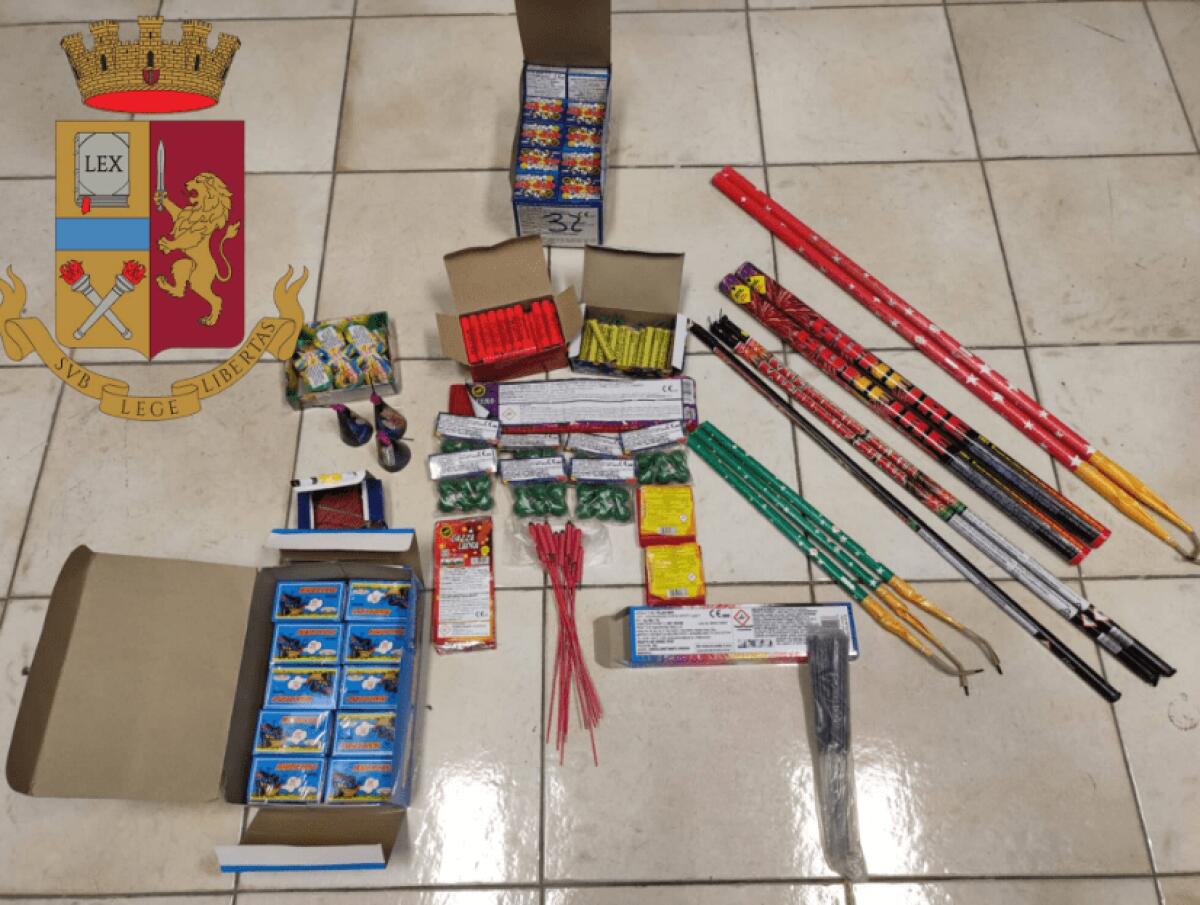CATANIA: SEQUESTRATI OLTRE 109 ARTICOLI PIROTECNICI , DENUNCIATO VENDITORE AMBULANTE - 