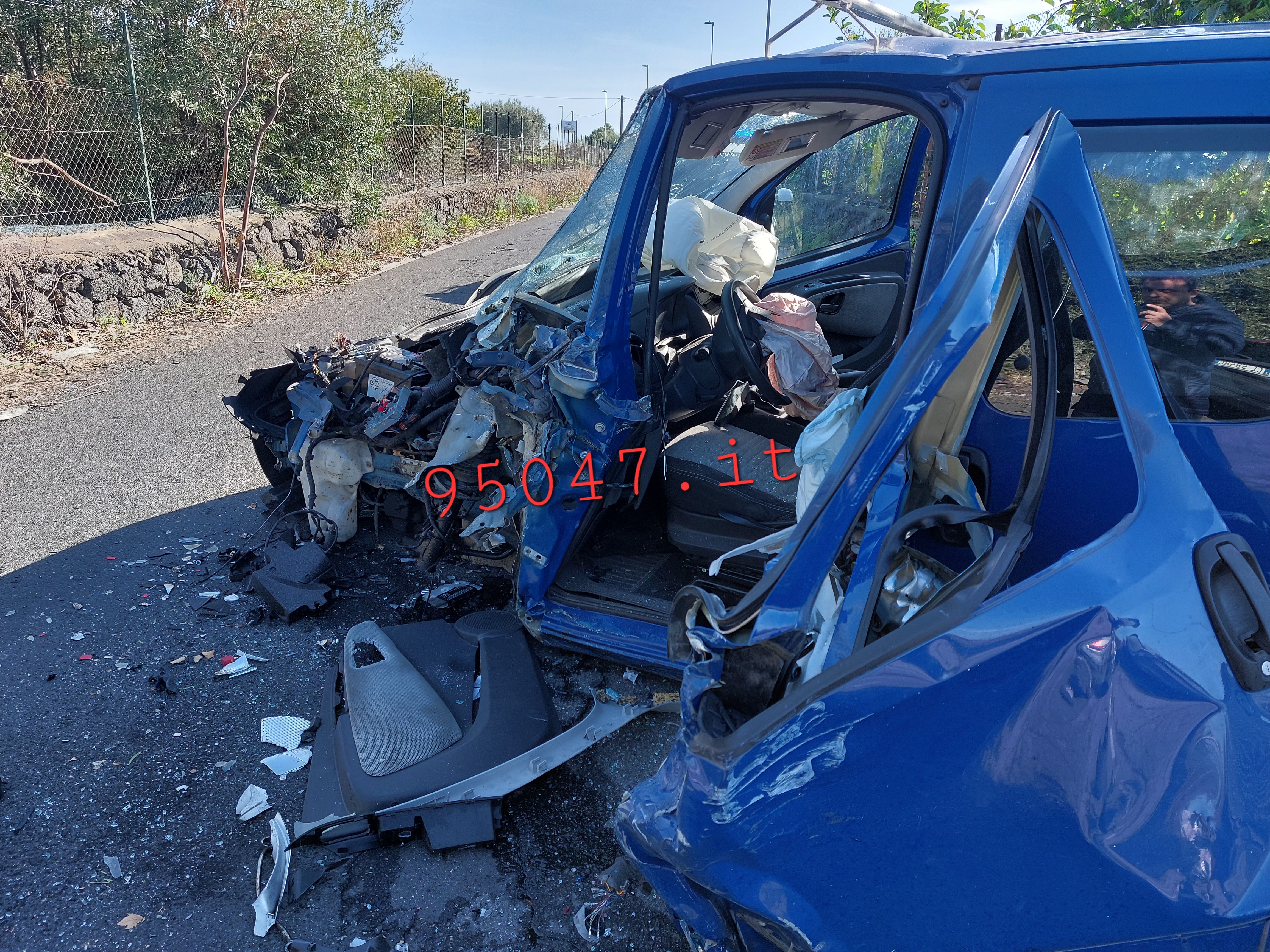 VIOLENTO SCONTRO TRA AUTOCARRO ED AUTO SULLA SP56II IN TERRITORIO DI BELPASSO