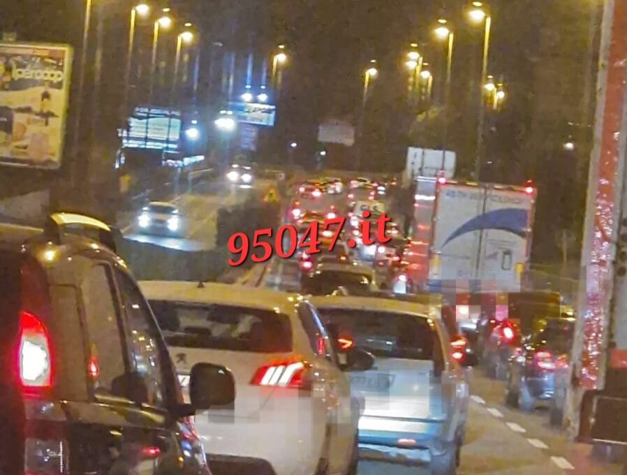 ENNESIMO INCIDENTE SULLA SS121 A MISTERBIANCO, TRAFFICO RALLENTATO IN ENTRAMBE LE DIREZIONI