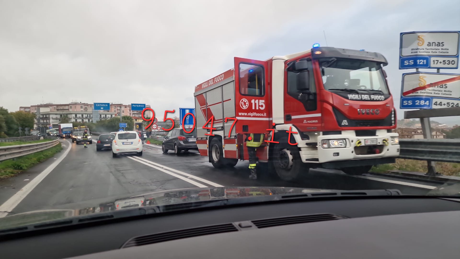 INCIDENTE NELLO SVINCOLO PATERNÒ DELLA SS121, DUE FERITI
