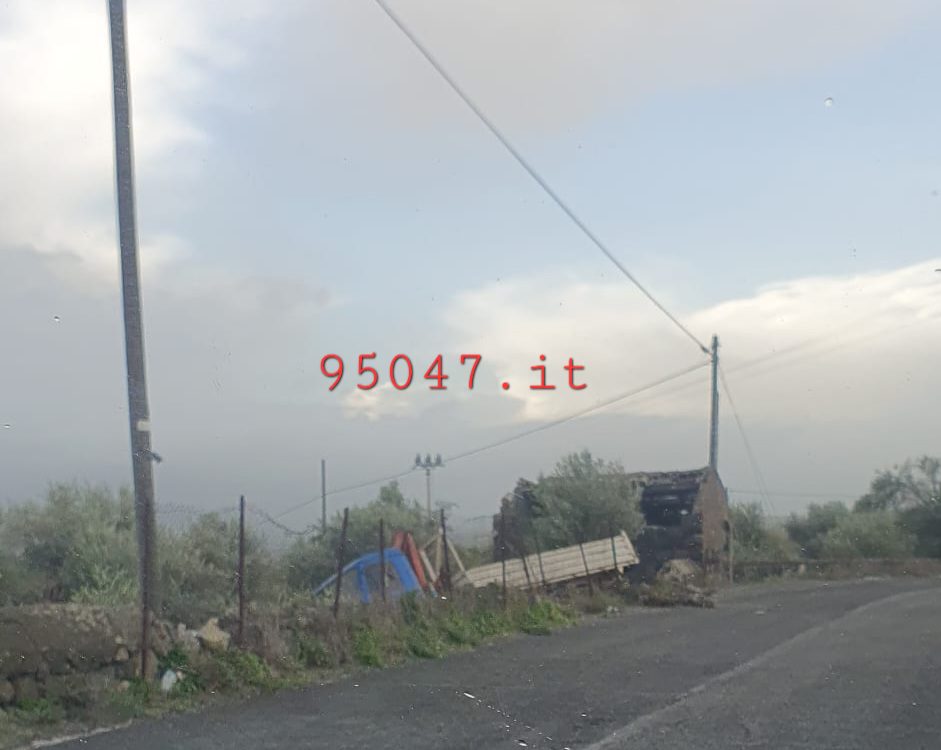 AUTOCARRO FINISCE FUORI STRADA A SAN MARCO