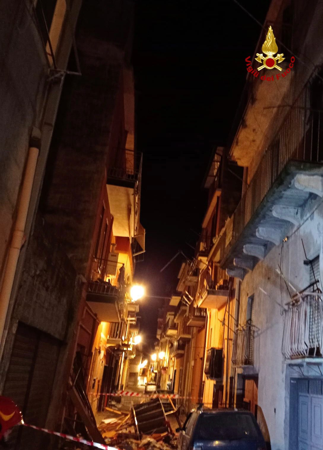 ESPLODE UNA BOMBOLA DI GAS IN UN'ABITAZIONE DI ADRANO. GRAVE 27 ENNE