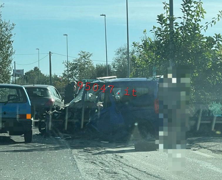 VIOLENTO SCONTRO TRA AUTOCARRO ED AUTO SULLA SP56II IN TERRITORIO DI BELPASSO