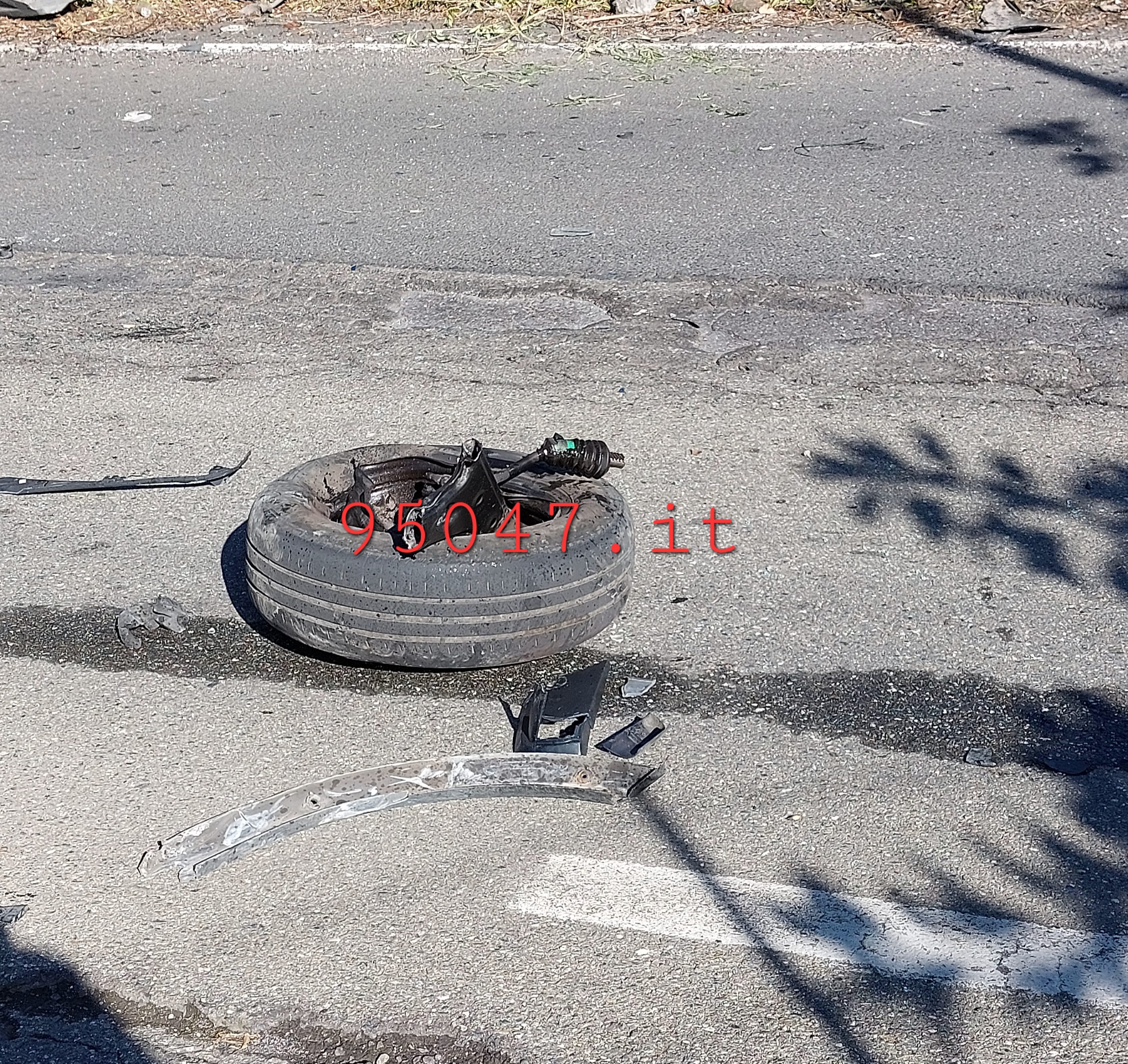 SCONTRO TRA AUTOCARRO ED AUTO SULLA SP56II IN TERRITORIO DI BELPASSO, 4 FERITI