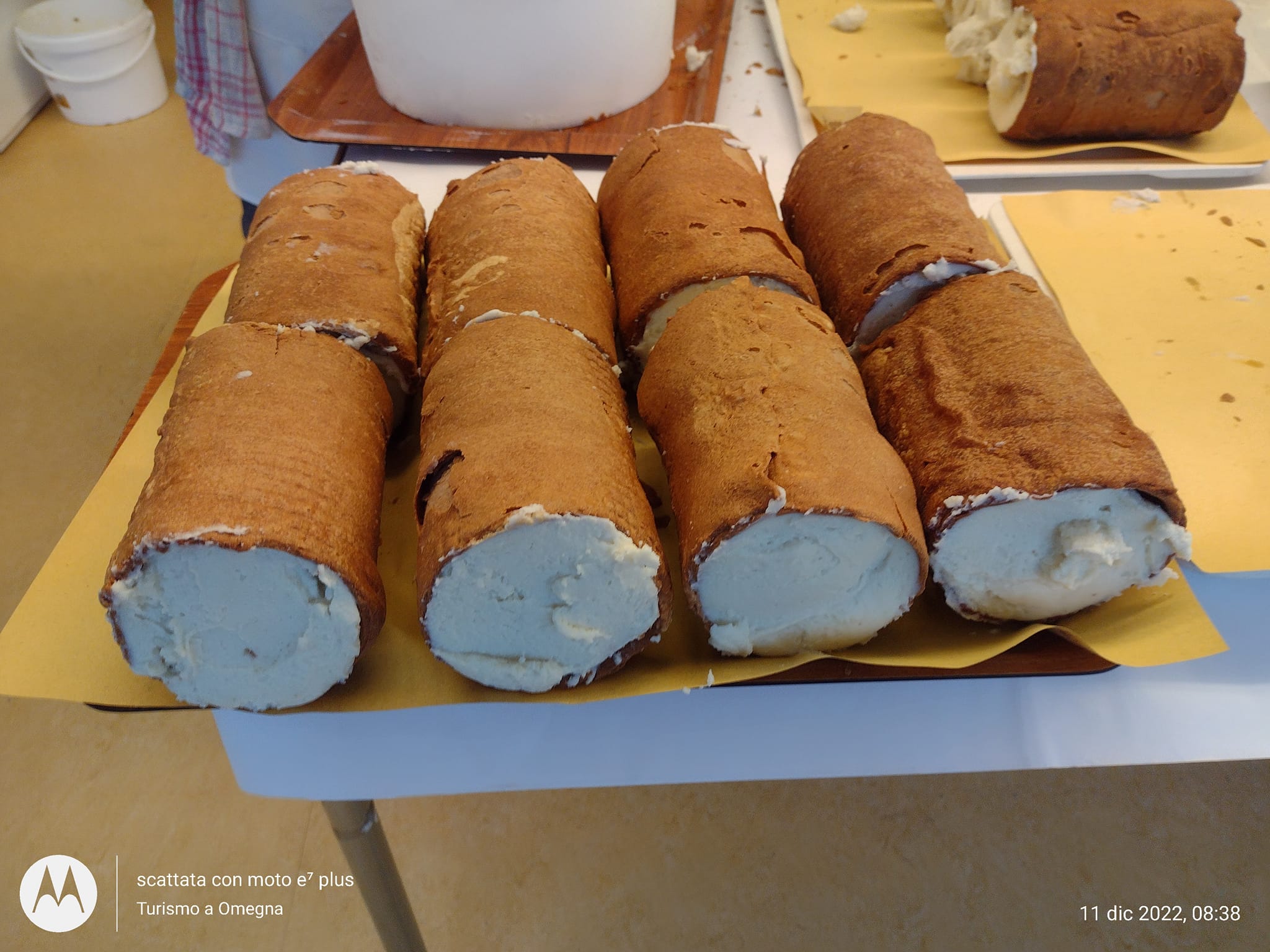 A OMEGNA, IL MAXI CANNOLO LUNGO OLTRE 30 METRI REALIZZATO DAL PATERNESE FRANCO DI PERNA