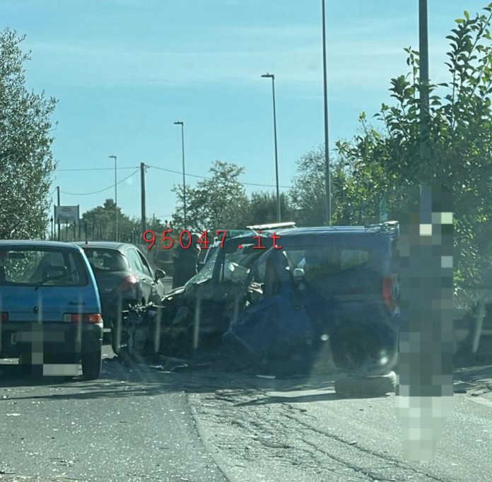 SCONTRO TRA AUTOCARRO ED AUTO SULLA SP56II IN TERRITORIO DI BELPASSO, 4 FERITI