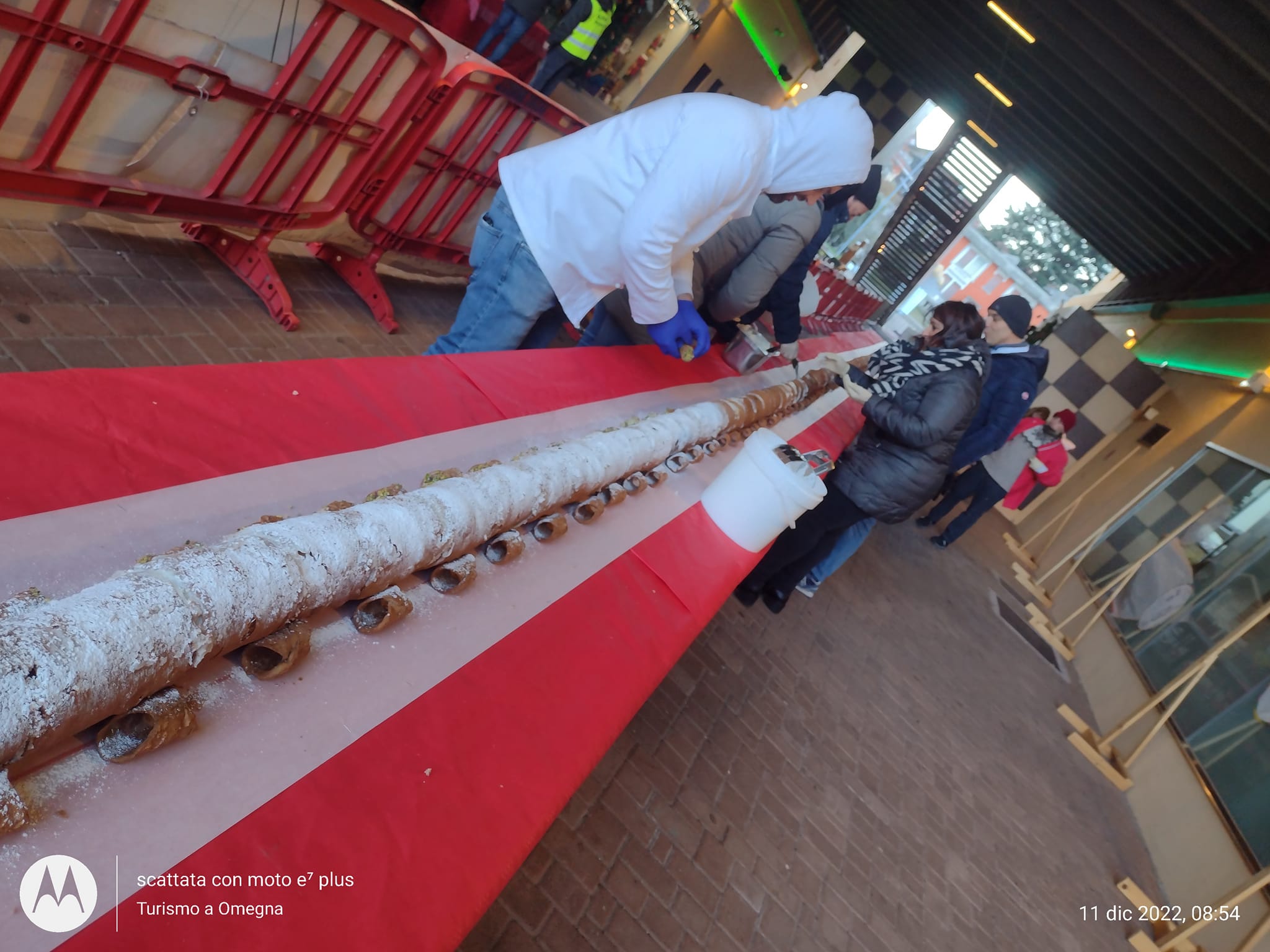 IL MAXI CANNOLO LUNGO OLTRE 30 METRI REALIZZATO DAL PATERNESE FRANCO DI PERNA
