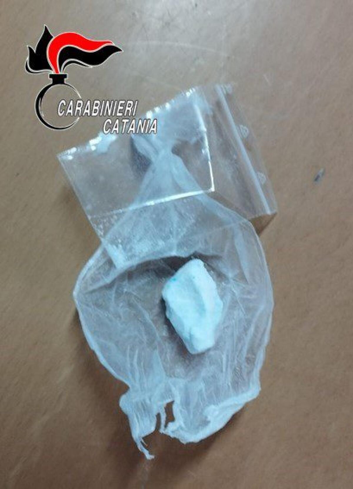 CATANIA: BECCATI CON LA PIETRA DI COCA: DUE FRATELLI ARRESTATI - 