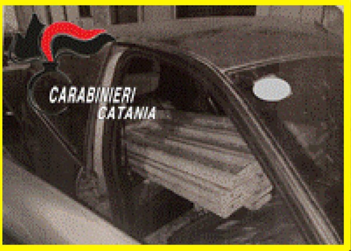 CATANIA. SORPRESO A RUBARE PEDANE DA UN PONTEGGIO: 27ENNE ARRESTATO DAI CARABINIERI. - 