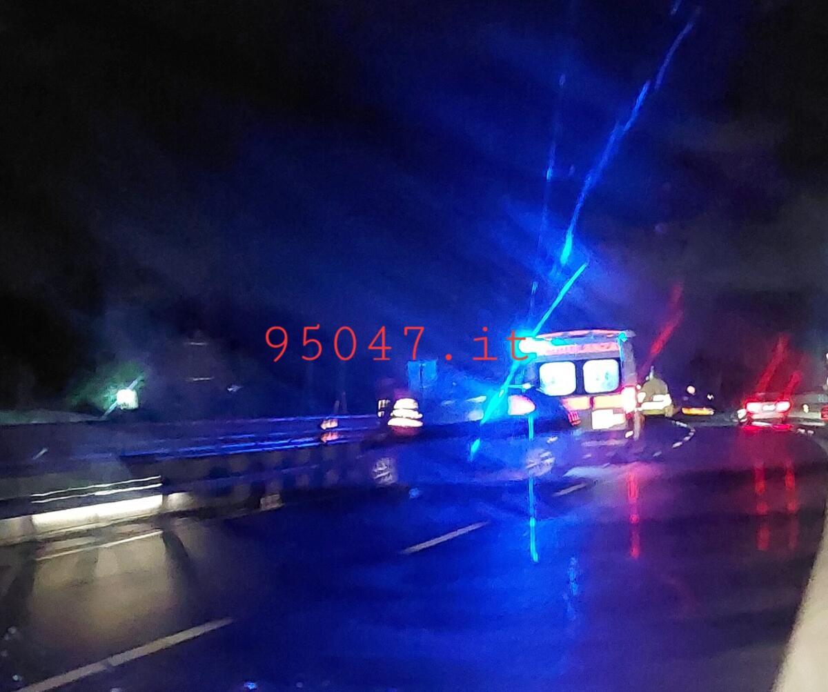 AUTO CONTRO GUARD RAIL ALLO SVINCOLO PALAZZOLO - 