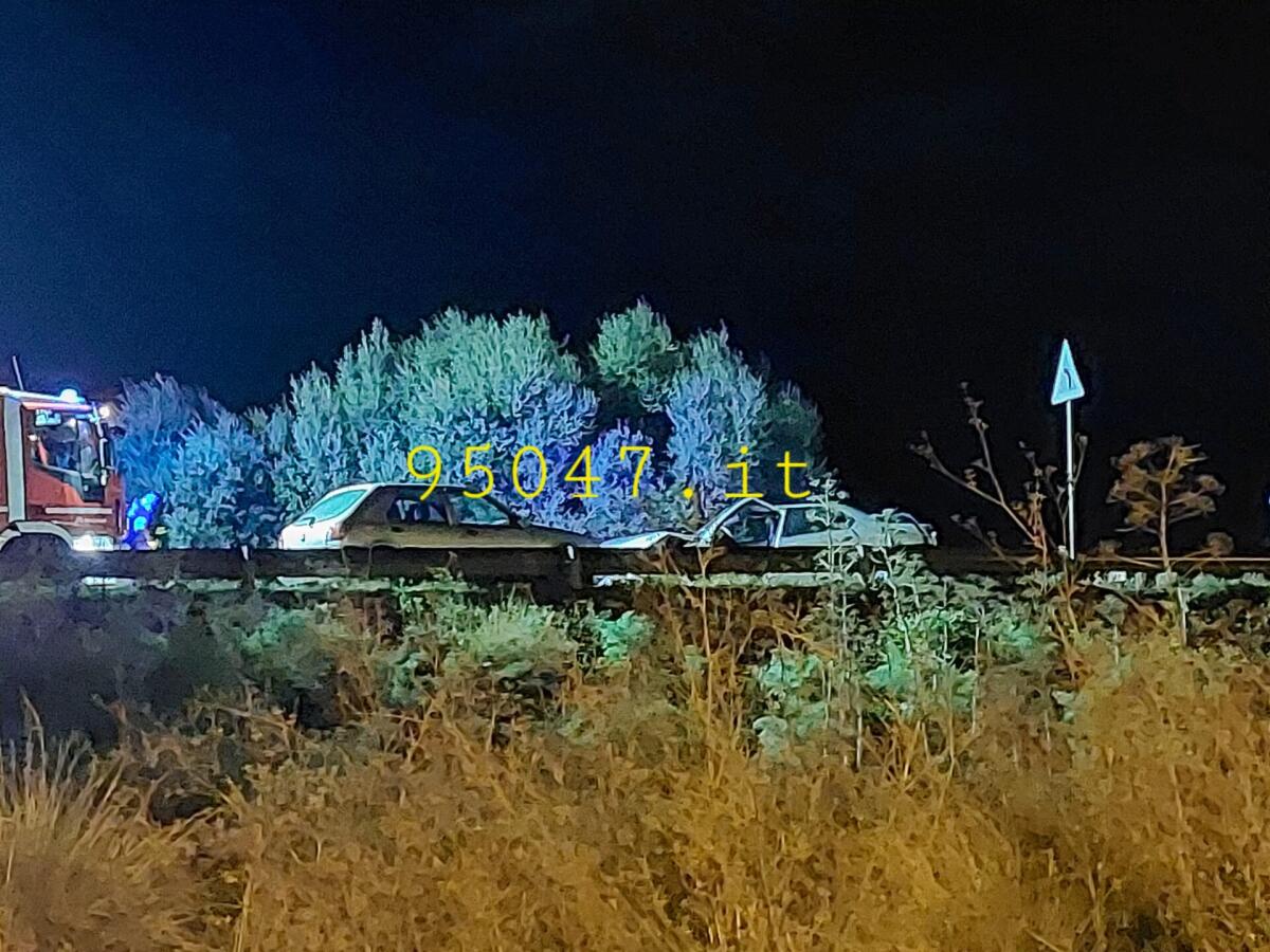 GRAVE INCIDENTE SULLA SS284 NEI PRESSI DELLO SVINCOLO DI SANTA MARIA DI LICODIA,  SOCCORSI SUL POSTO - 