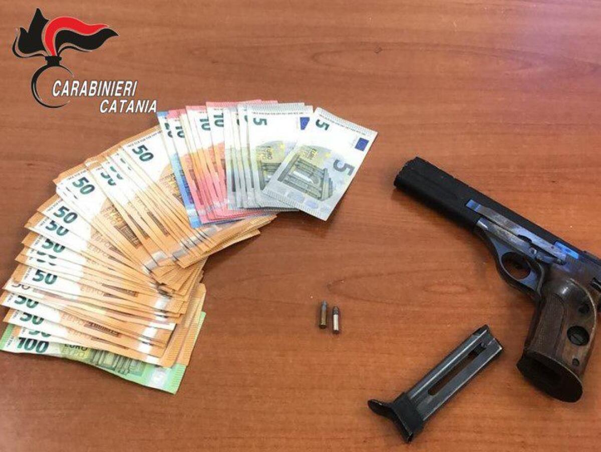 CATANIA. NASCONDEVA UNA PISTOLA ILLEGALE ALL'INTERNO DI UNA SCATOLA DI SCARPE: ARRESTATO 23ENNE - 