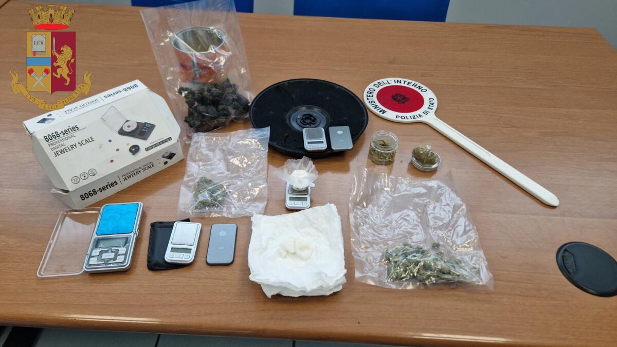 DETENZIONE E SPACCIO DI DROGA, ARRESTATO UN 25ENNE A CATANIA - 