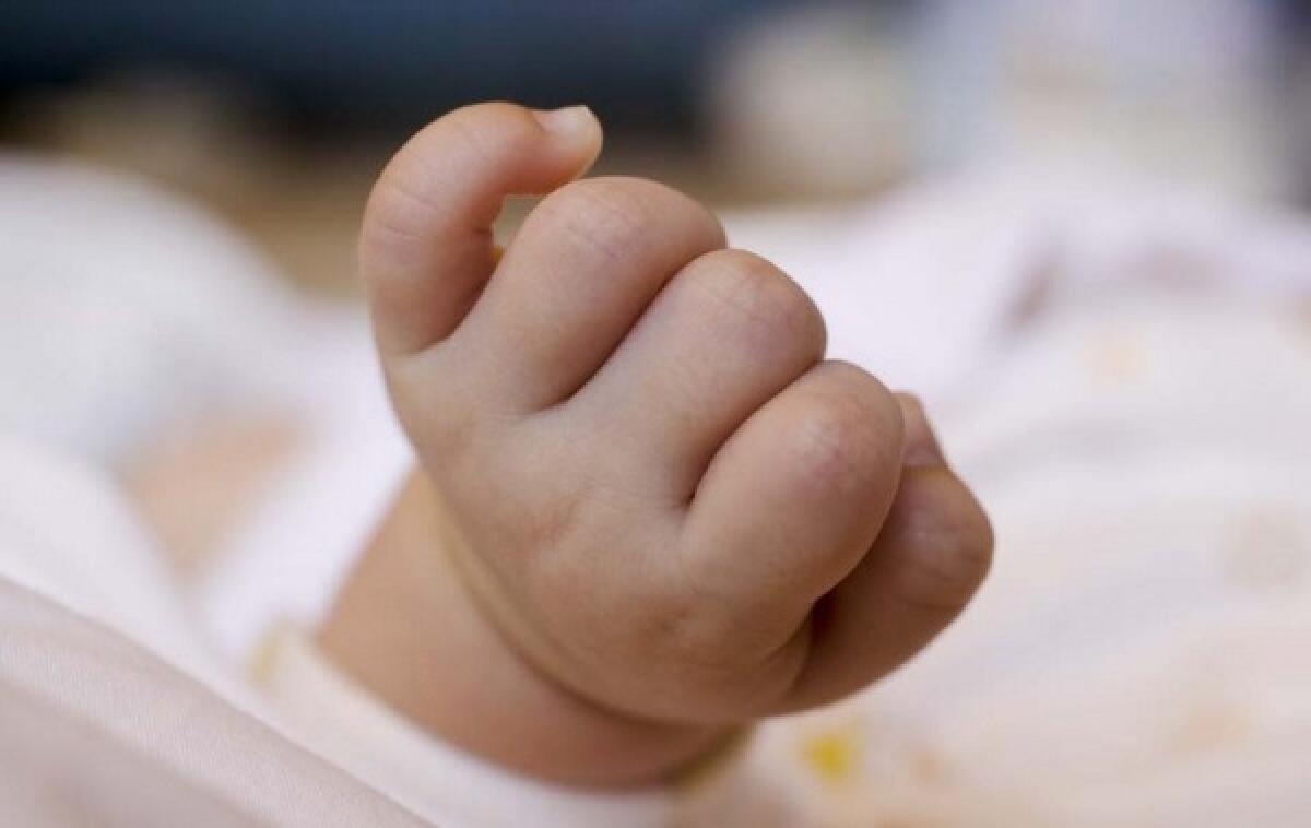 ROMA. MAMMA SI ADDORMENTA MENTRE ALLATTA, NEONATO DI TRE GIORNI MORTO SOFFOCATO. - 