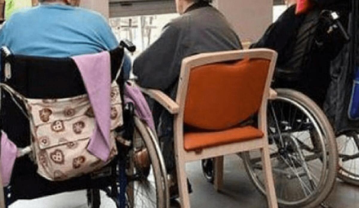 SCOPERTA CASA DI RIPOSO ABUSIVA A MODICA: ANZIANI AL FREDDO, INFILTRAZIONI D’ACQUA E ALIMENTI IN CATTIVO STATO DI CONSERVAZIONE - 