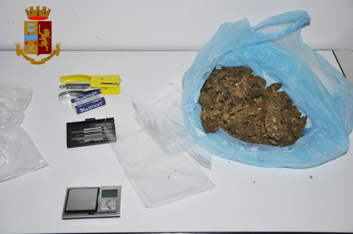 ADRANO: ARRESTATO SPACCIATORE MINORENNE, LA DROGA VIAGGIAVA A BORDO DEL PULLMAN - 