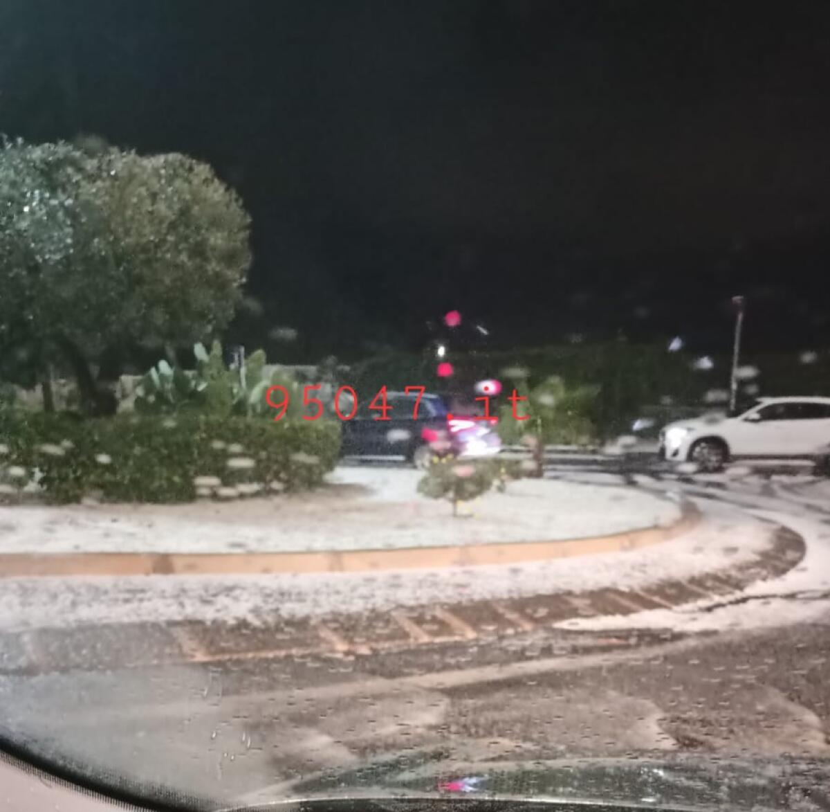 METEO, PAESI ETNEI IMBIANCATI DALLA GRANDINE, ALLERTA GIALLA PER GIOVEDÌ 26 GENNAIO - 