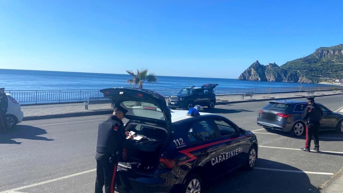 TAORMINA. TENTANO DI SCAMBIARE BANCONOTE FALSE IN NEGOZIO: DENUNCIATI DUE CATANESI - 