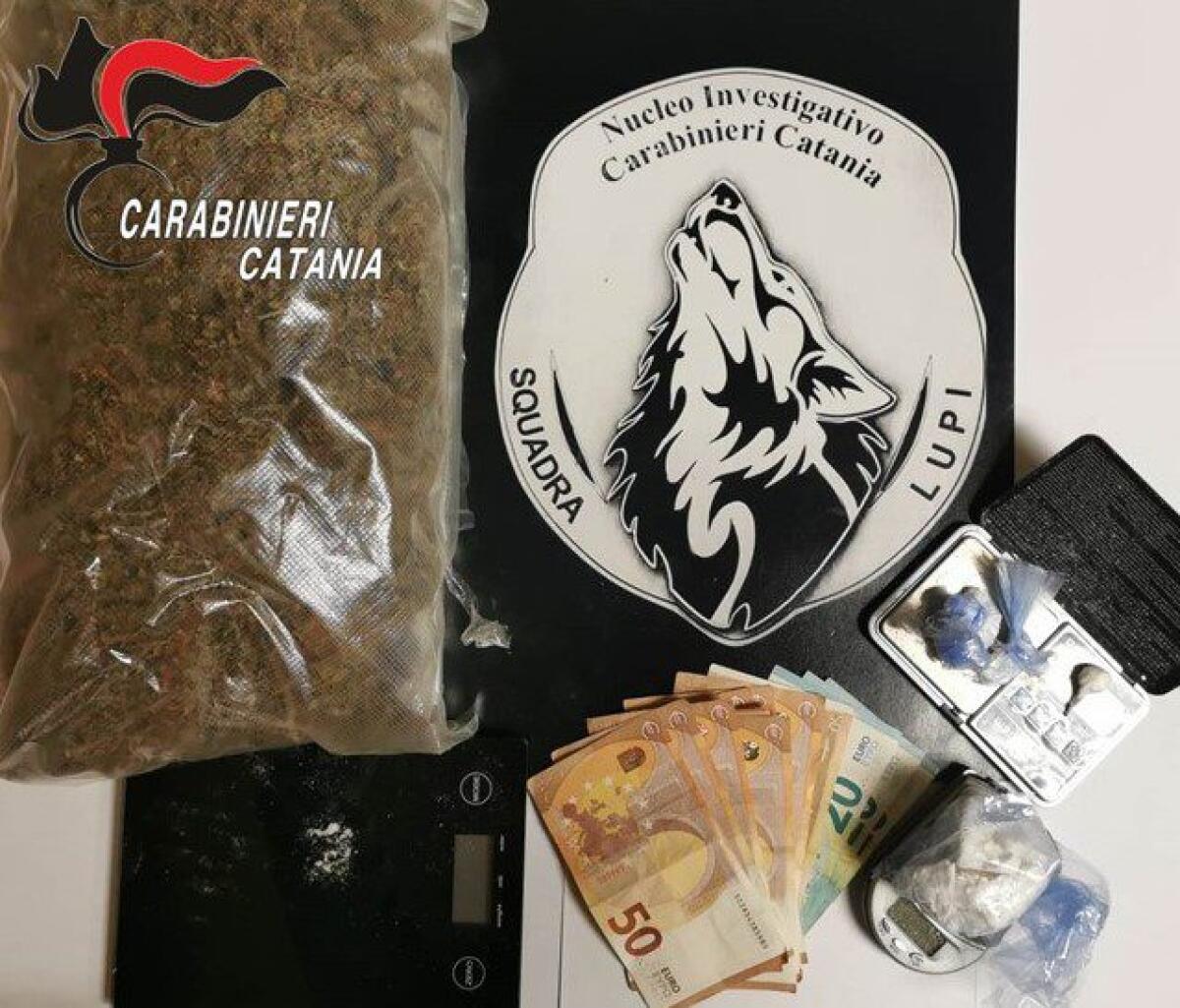 CATANIA. CARABINIERI SEQUESTRANO 42 GRAMMI DI COCAINA E 810 DI MARIJUANA, DUE ARRESTI - 