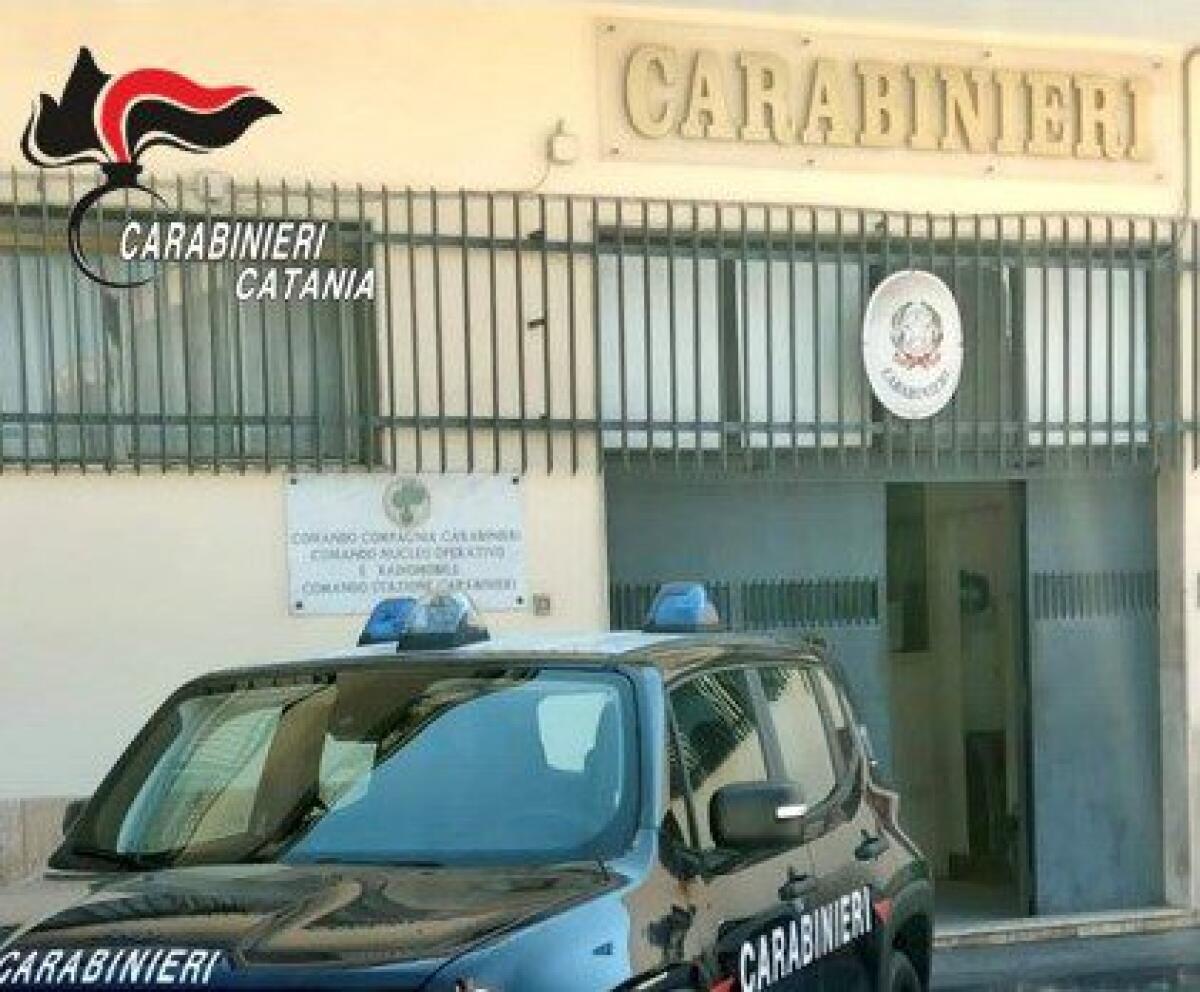 PATERNÒ. Minaccia i Carabinieri e tenta la fuga, arrestato - 