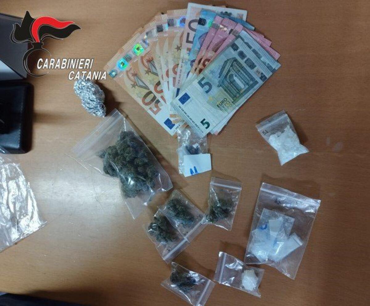 CATANIA PERCETTORE DI REDDITO DI CITTADINANZA "ARROTONDA" CON LO SPACCIO - 