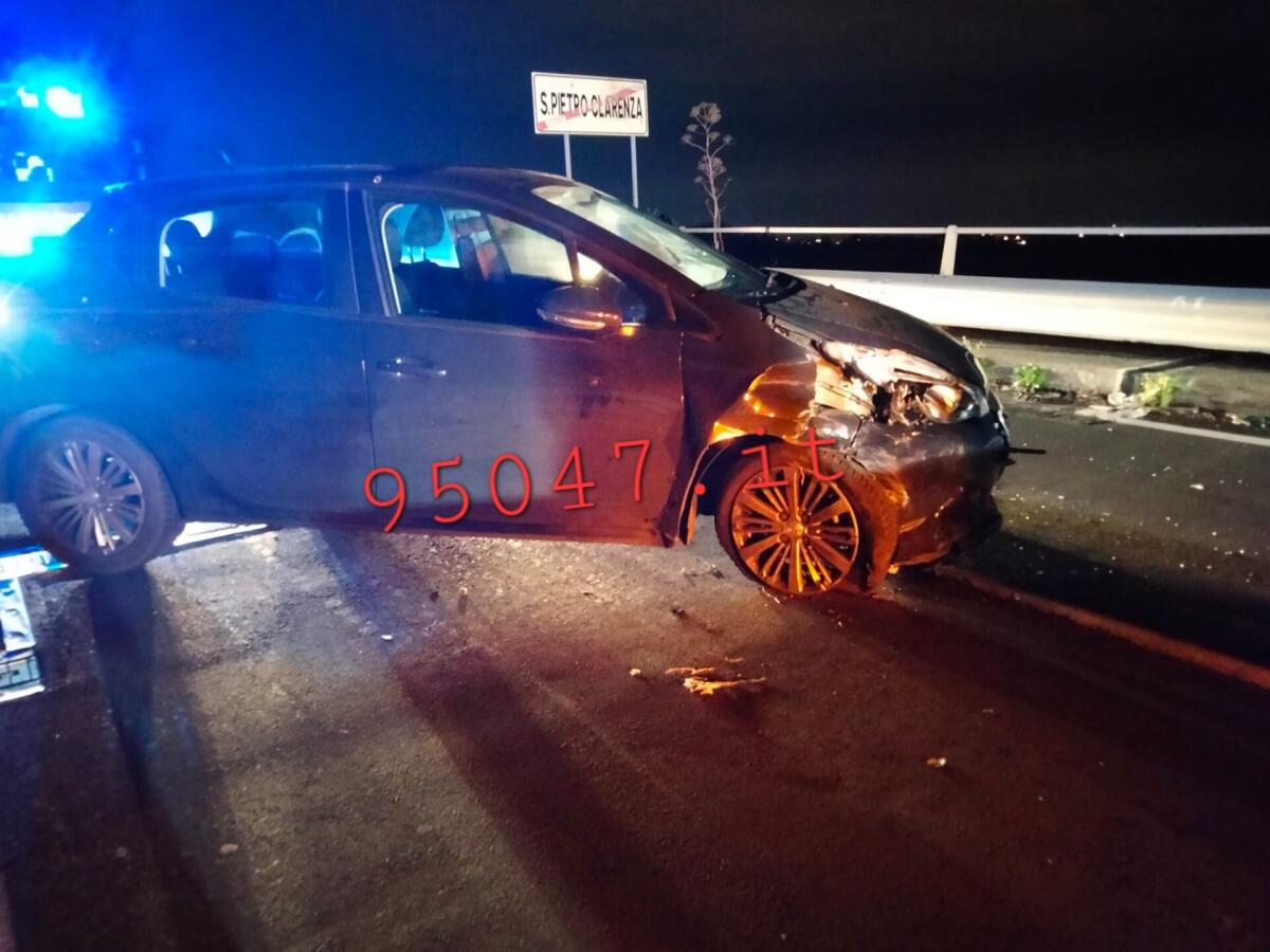 SAN PIETRO CLARENZA. PERDE IL CONTROLLO DELL’AUTO E FINISCE CONTRO IL GUARDRAIL: FERITA UNA DONNA - 