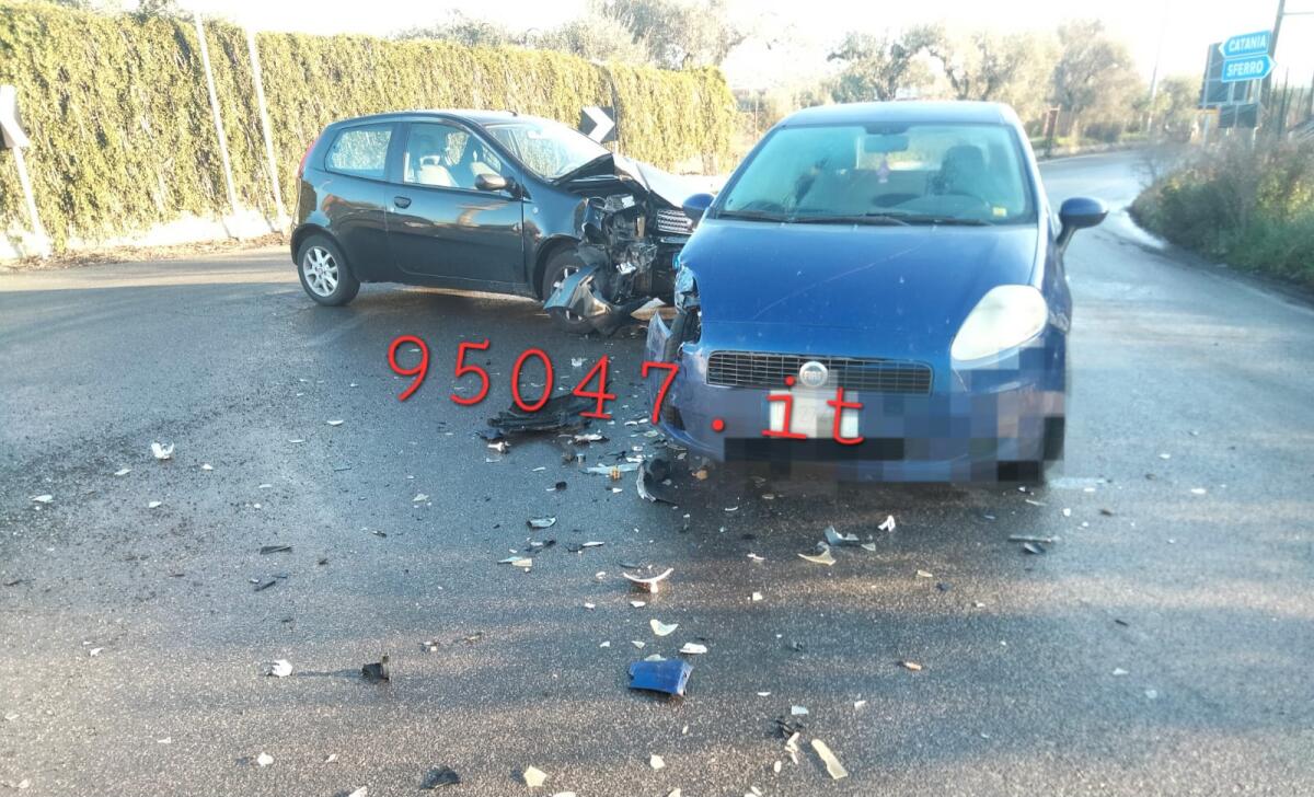 BELPASSO. VIOLENTO SCONTRO TRA DUE AUTO: DANNI, MA NESSUN FERITO - 