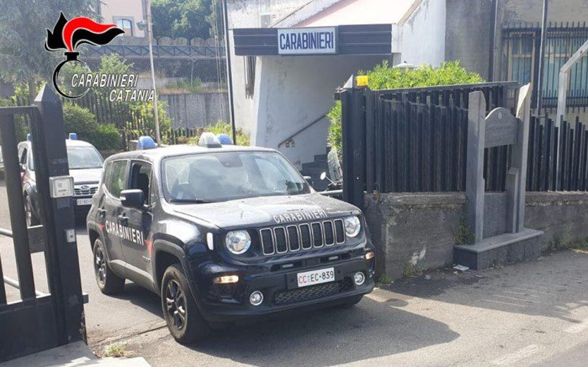 BELPASSO . ACCECATO DALLA GELOSIA AGGREDISCE LA SUA “EX” DENTRO CASA: ARRESTATO DAI CARABINIERI. - 