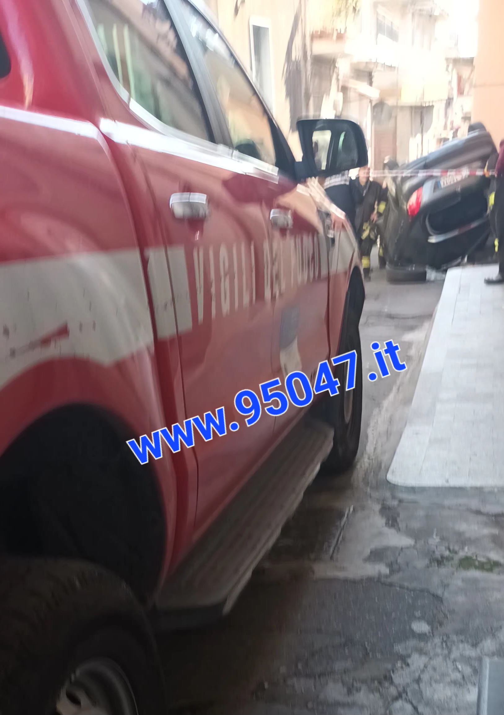 PATERNÒ. AUTOSI RIBALTA IN VIA SANT'ANNA. FERITI