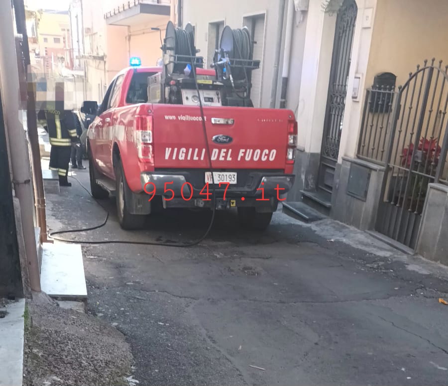 PATERNÒ. AUTOSI RIBALTA IN VIA SANT'ANNA. FERITI