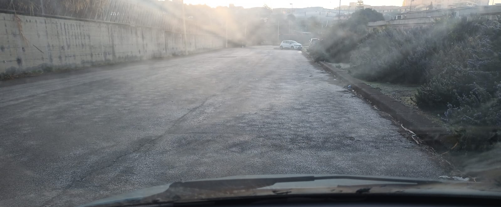 PATERNO': Strade ghiacciate: attenzione automobilisti, ma anche pedoni