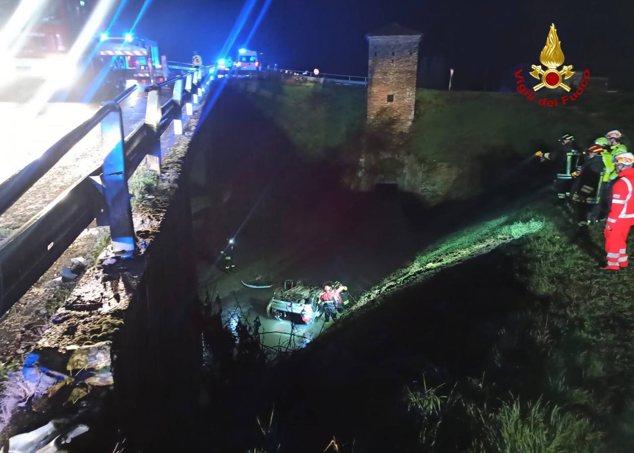 VERONA. TRAGEDIA NEL POMERIGGIO, AUTO FINISCE NEL CANALE: TRE RAGAZZI MORTI E UN FERITO