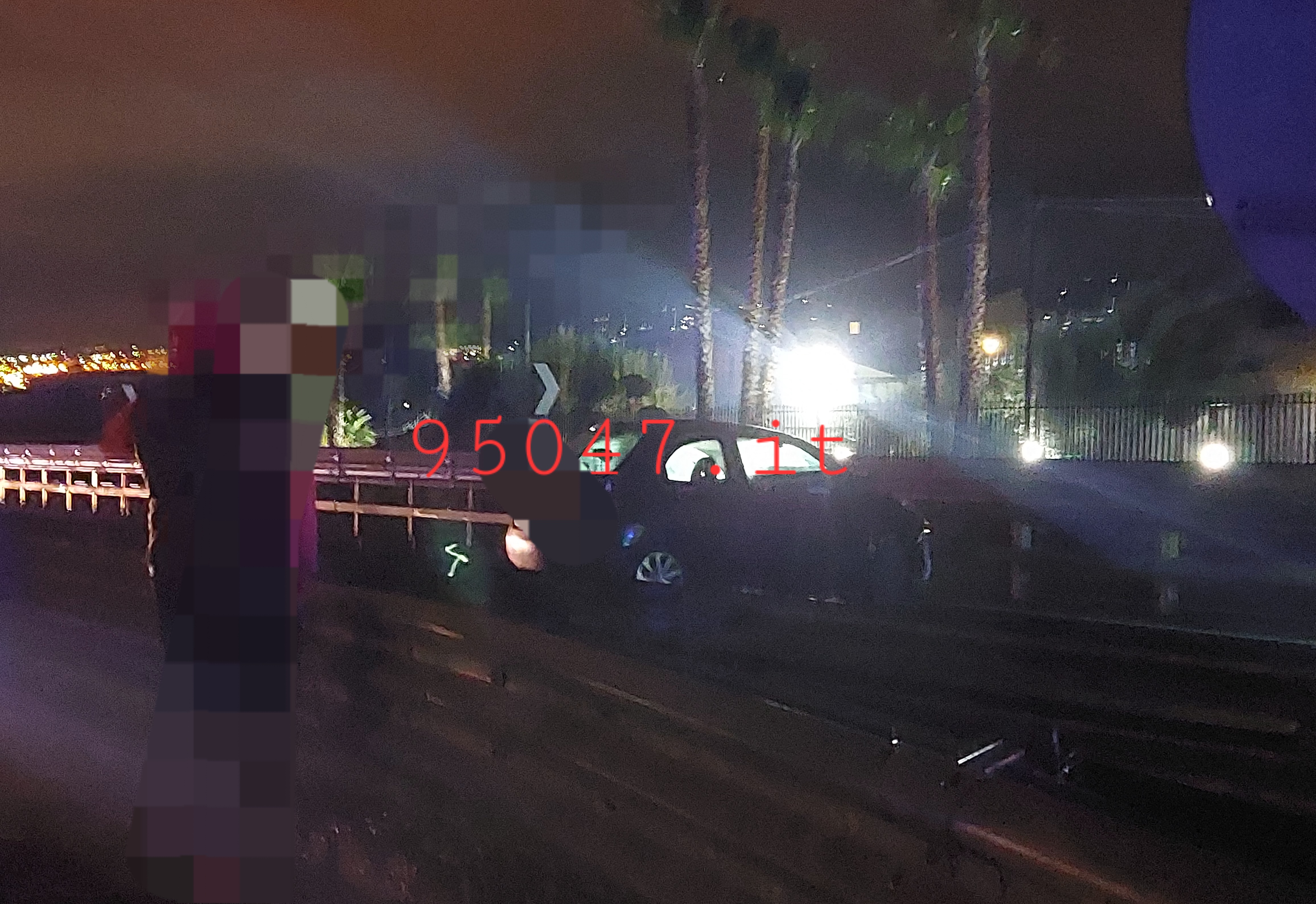 AUTO CONTRO GUARD RAIL ALLO SVINCOLO PALAZZOLO