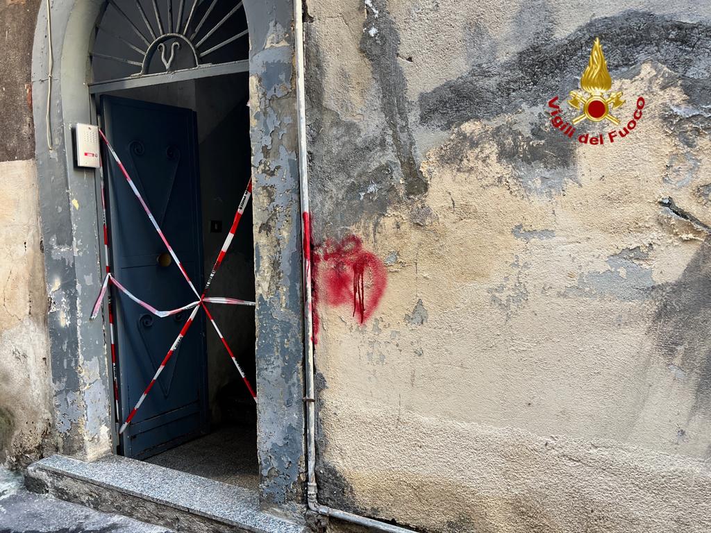 CATANIA, CADE SOLAIO IN UN EDIFICIO, FERITA UNA DONNA