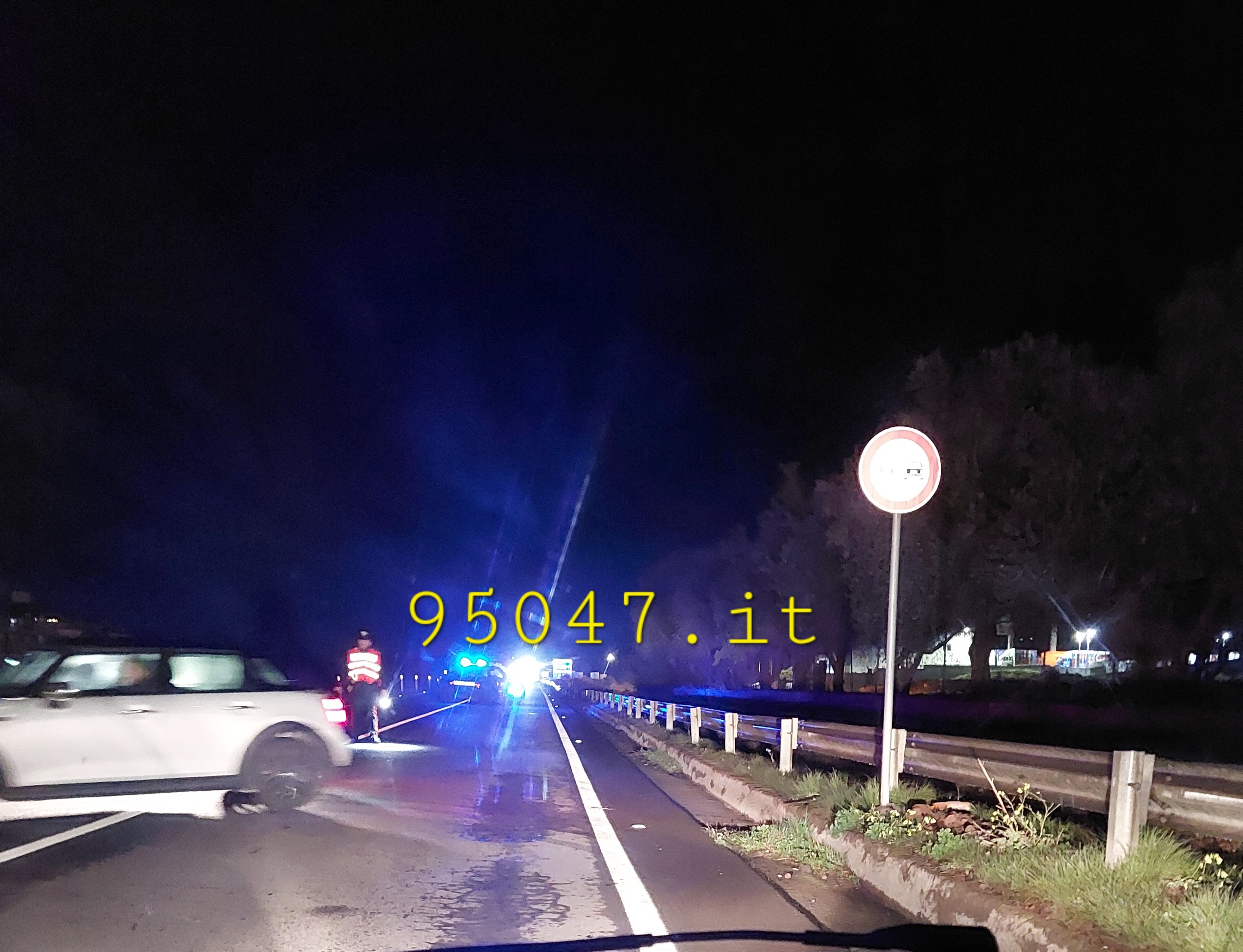 GRAVE INCIDENTE SULLA SS284 NEI PRESSI DELLO SVINCOLO DI SANTA MARIA DI LICODIA,  SOCCORSI SUL POSTO