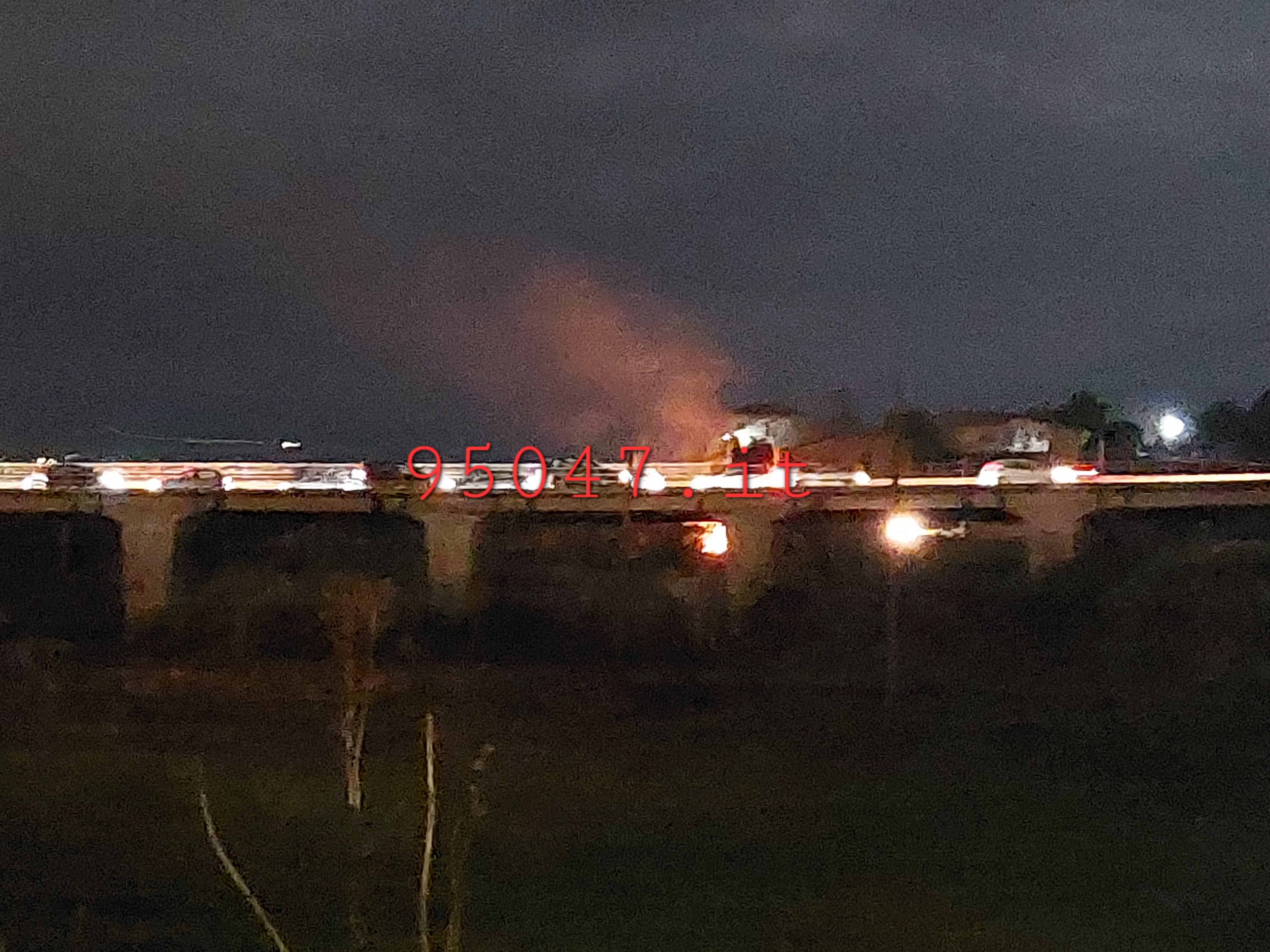 PATERNÒ. PIROMANI E VANDALI APPICANO FUOCO IN VIA DELLA LIBERTÀ