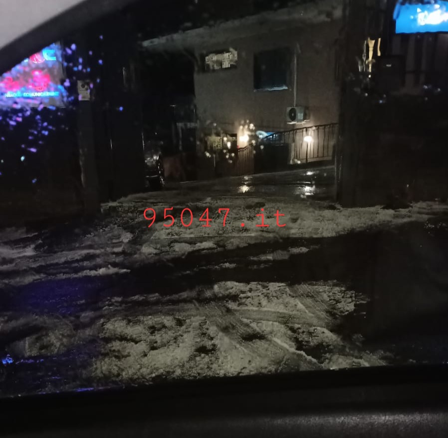 METEO, PAESI ETNEI IMBIANCATI DALLA GRANDINE, ALLERTA GIALLA PER GIOVEDÌ 26 GENNAIO