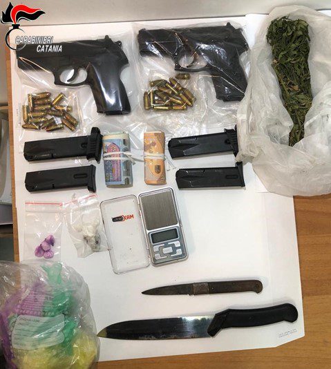 CATANIA. 'ARMATI E PERICOLOSI', BLITZ CC PER ARRESTARE DUE FRATELLI