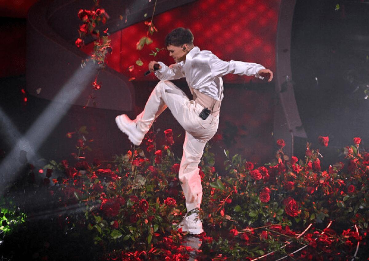 BLANCO INDAGATO PER AVER DISTRUTTO I FIORI DI SANREMO - 