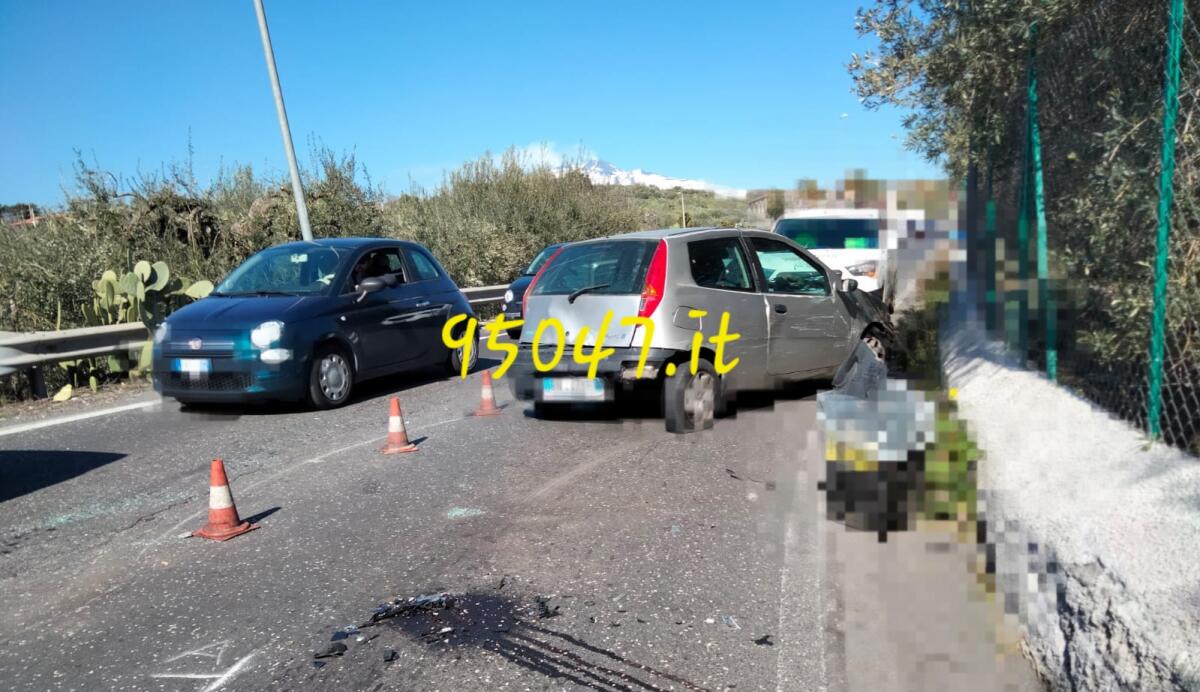 SCONTRO TRA DUE AUTO A BELPASSO, FERITO - 